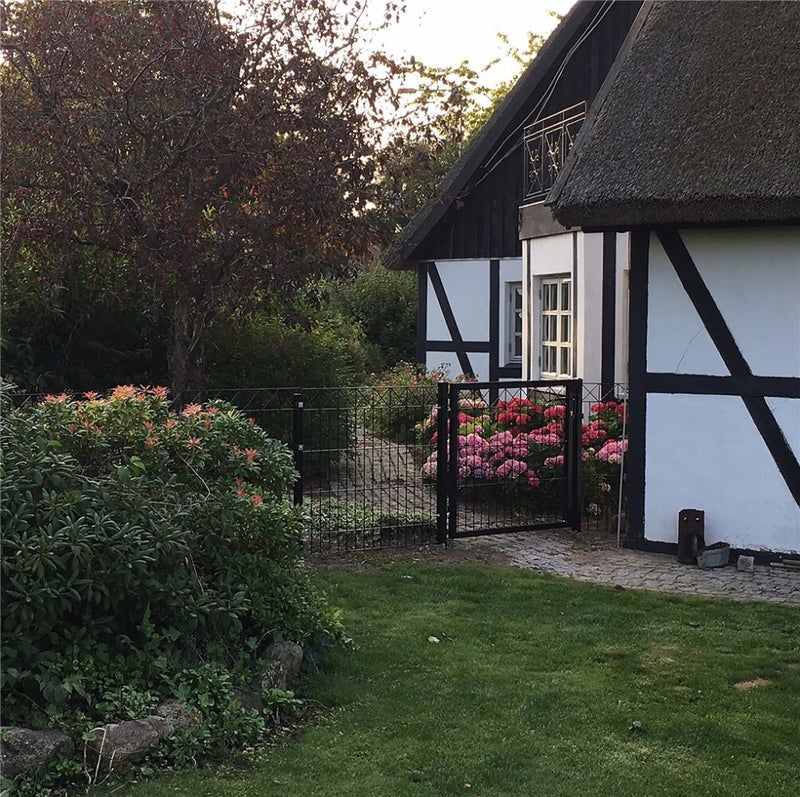 Elementtiaidan portti, musta, X -koriste yl&auml;reunassa, 1000 x 1000 mm