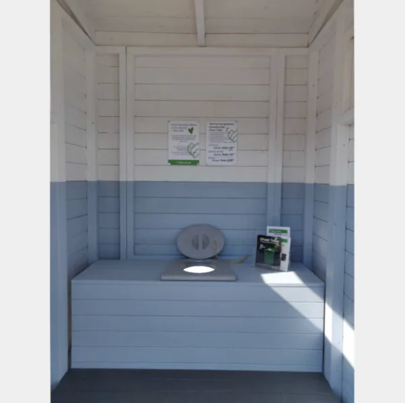 Lindroos Huussi ja Green Toilet Family kompostik&auml;ym&auml;l&auml; paketti